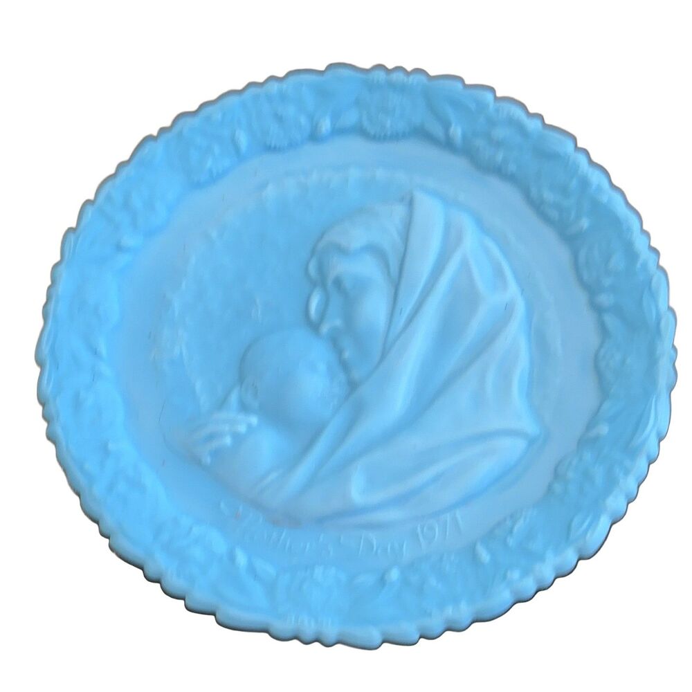 Fenton Madonna w/ Sleeping Child 1971 Mother's Day Blue Satin Glass Plate 8"